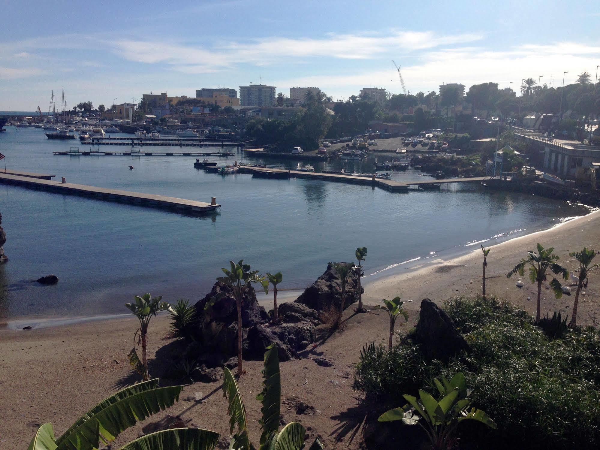 Baia Di Ognina * Aeroporto di Catania Fontana Rossa